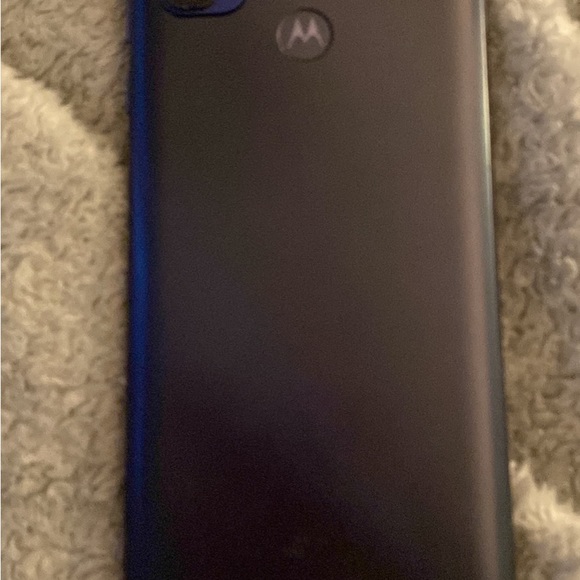 I’m selling it because I got a new phone. - Picture 3 of 7